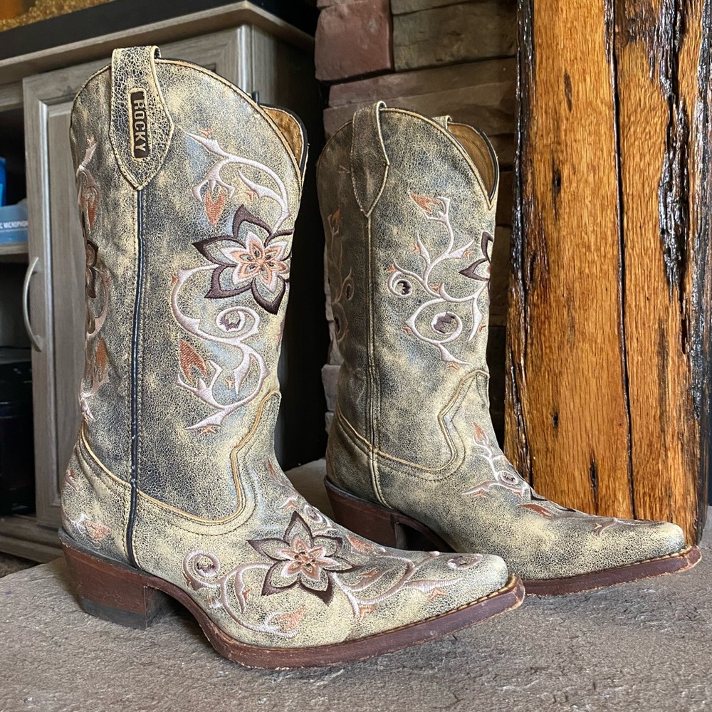 Women’s Rocky Floral Embroidered Cowgirl Boots Size 7